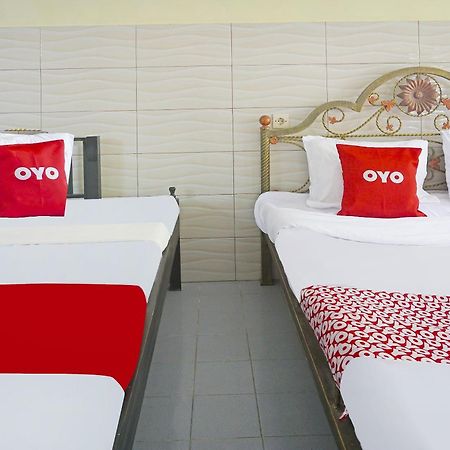 Putih Mulia Homestay Syariah Lumajang Buitenkant foto