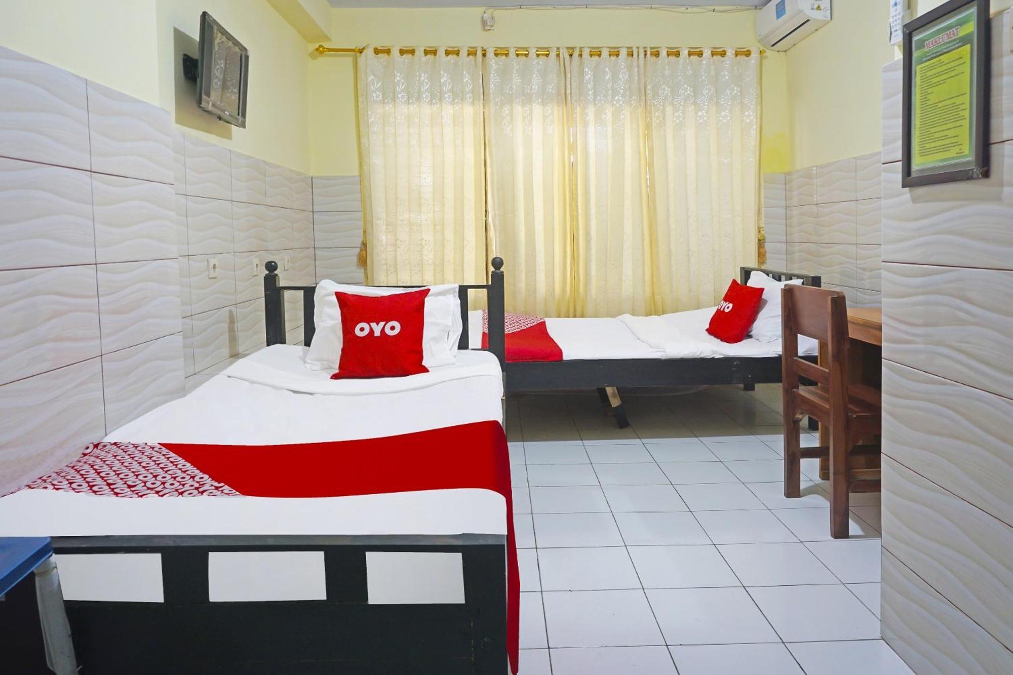 Putih Mulia Homestay Syariah Lumajang Buitenkant foto