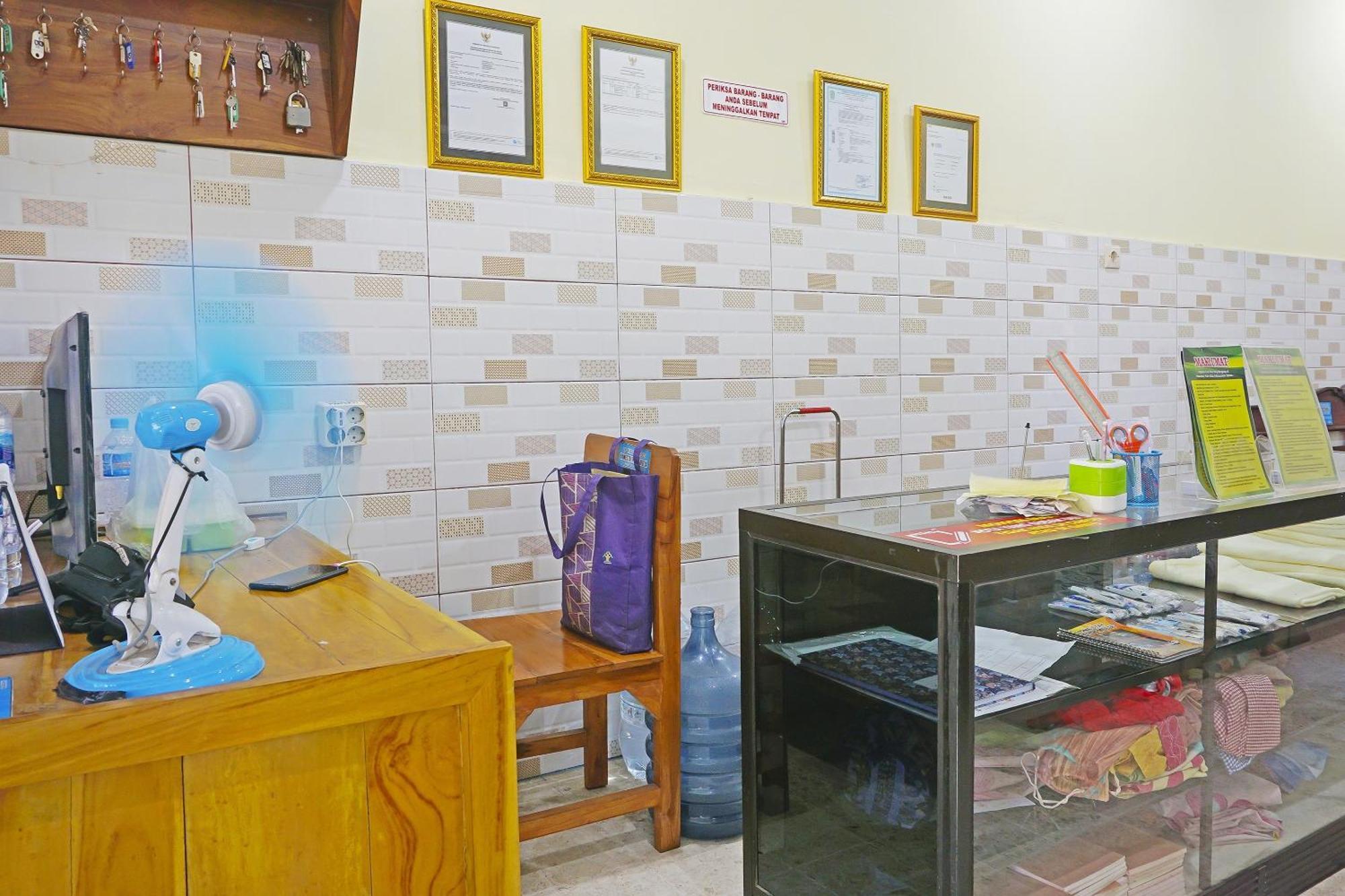 Putih Mulia Homestay Syariah Lumajang Buitenkant foto
