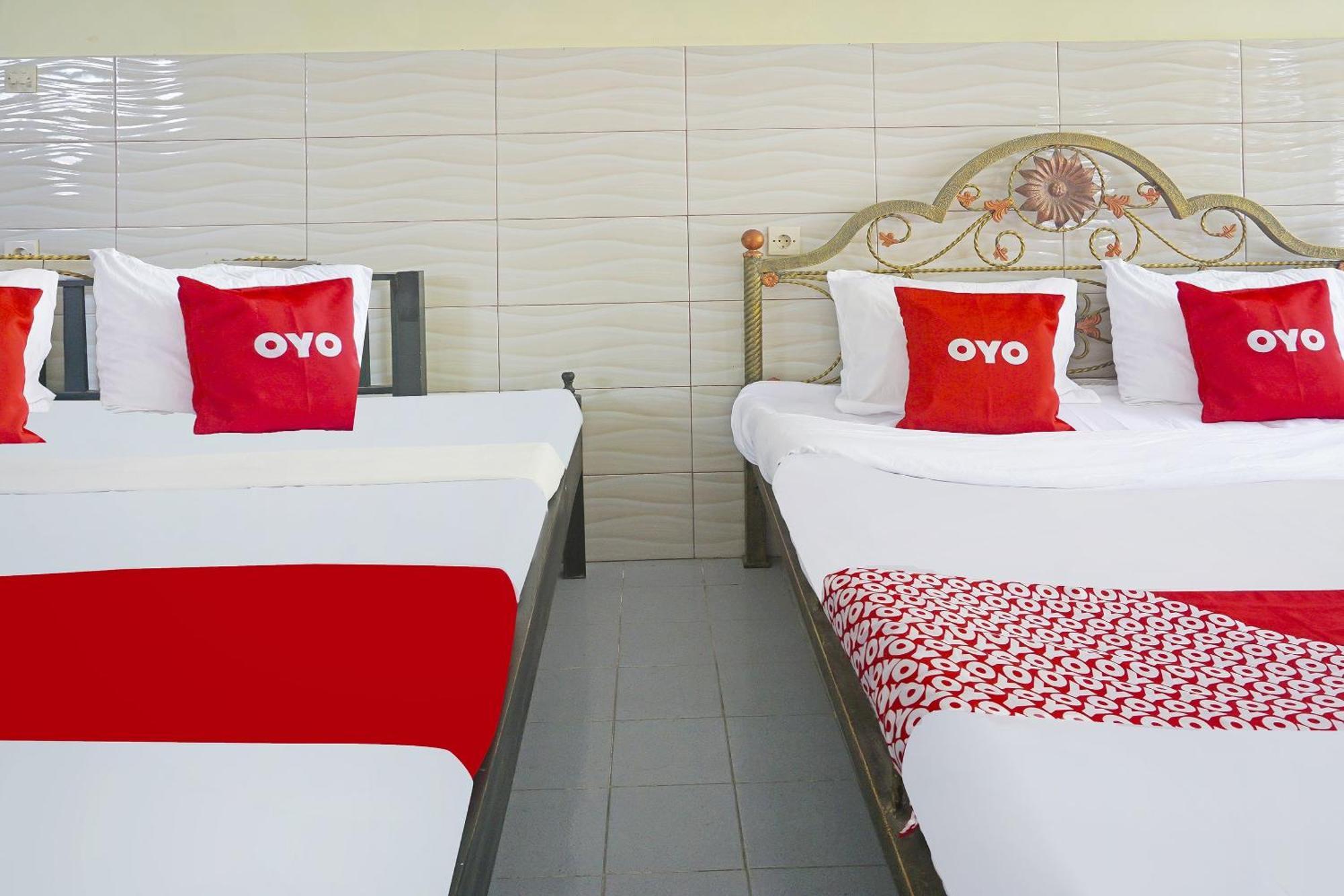 Putih Mulia Homestay Syariah Lumajang Buitenkant foto