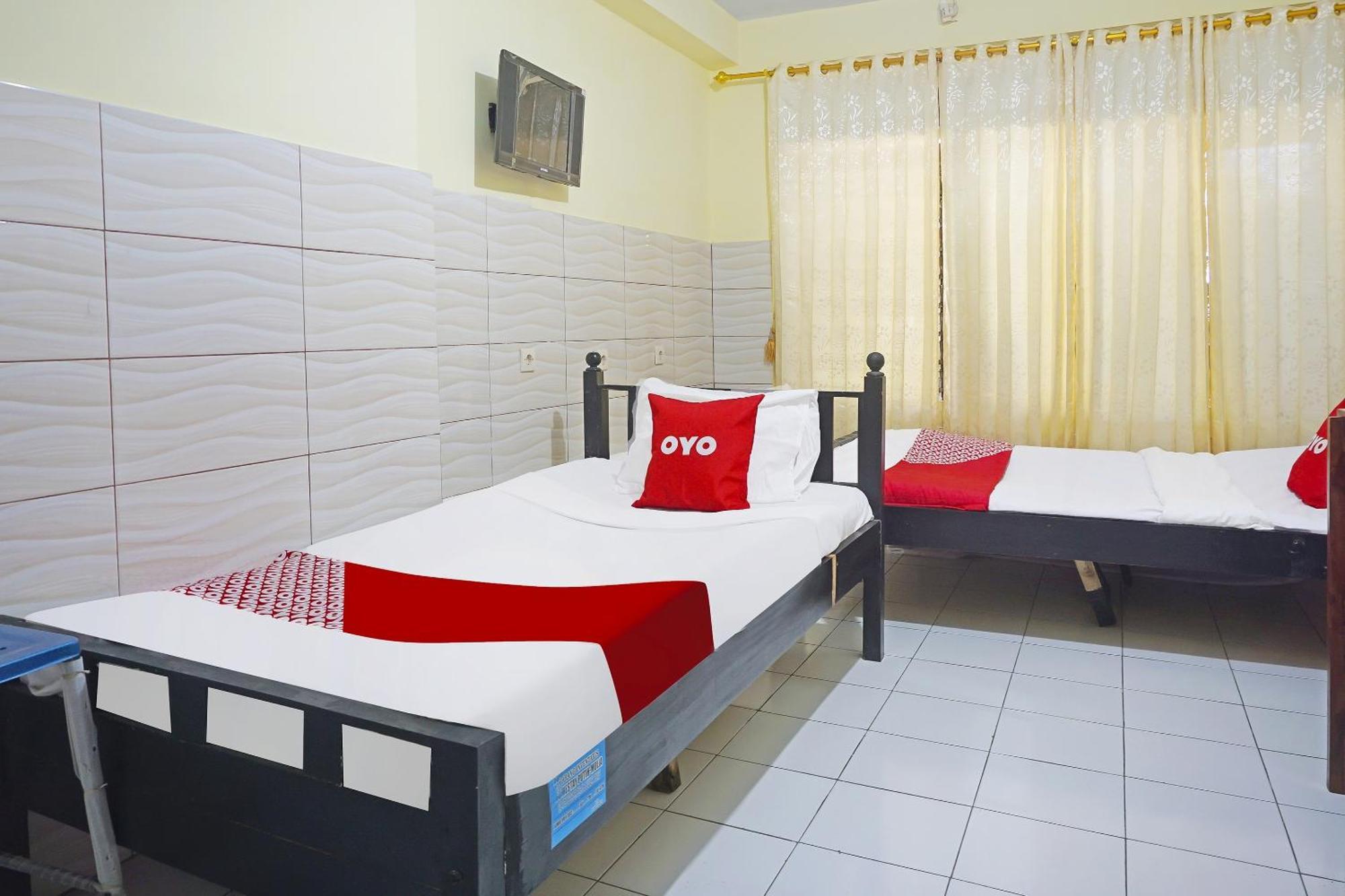 Putih Mulia Homestay Syariah Lumajang Buitenkant foto